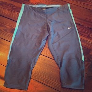 Women’s Nike Dri fit running capris size M